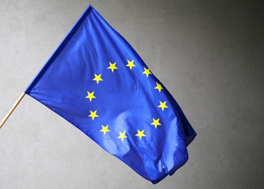 Tištěná venkovní vlajka EU - uchyceni na tunýlek