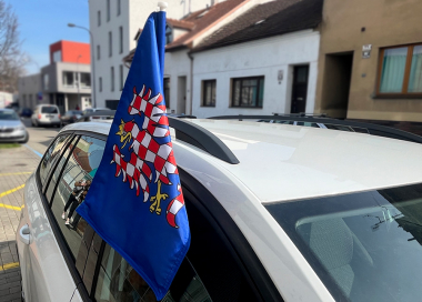 Carflag – autovlaječka Moravská vlajka s orlicí.